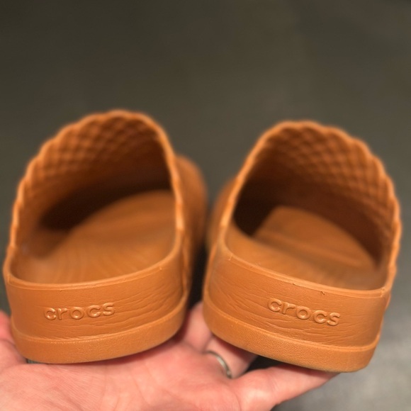 CROCS Crocs Dylan Woven Clog Cognac/tan size Mens 9/ Women’s 11 slip on - Picture 6 of 6